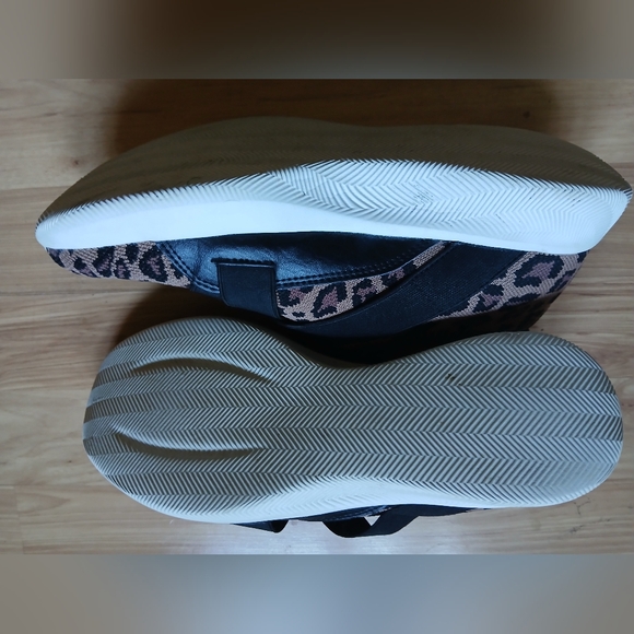 Bobs Women's sneakers leopard print x-cross size 10 - Picture 5 of 5